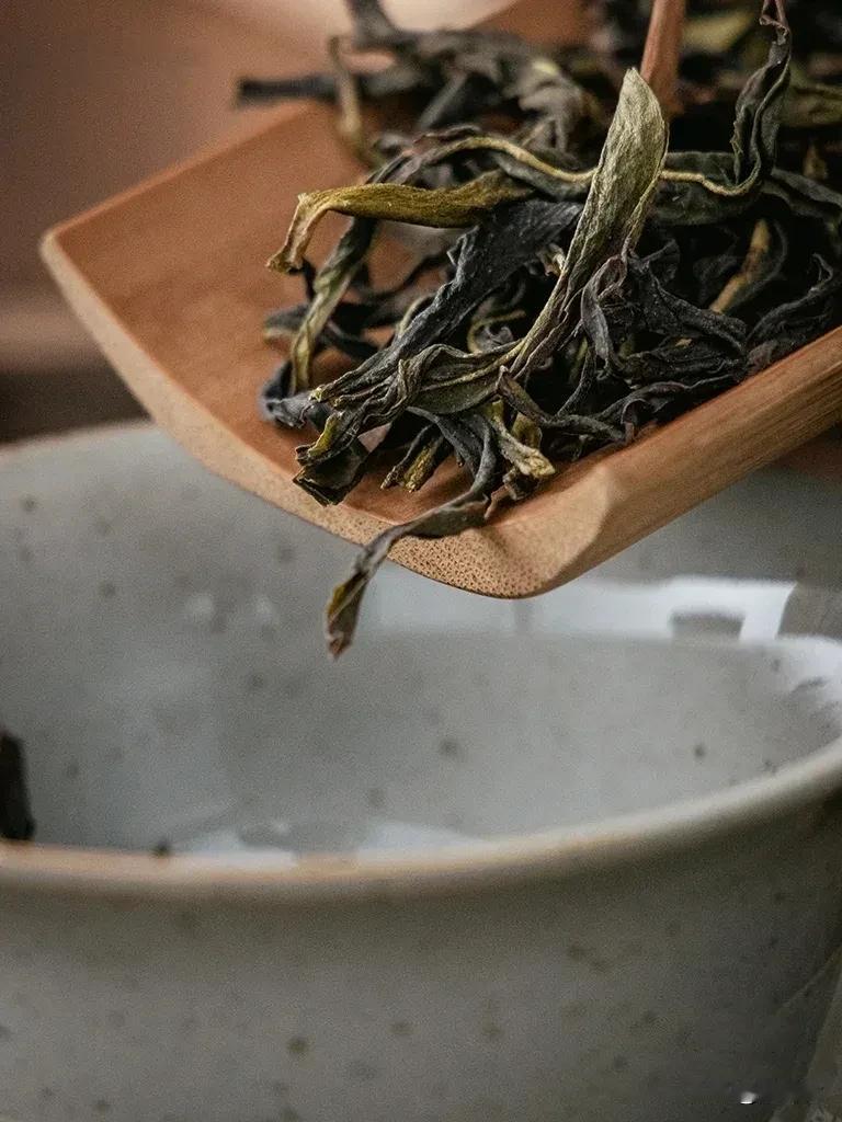 有小伙伴问：武夷岩茶是不是重水，凤凰单丛更重香？

至于这个问题。其实，所有的乌