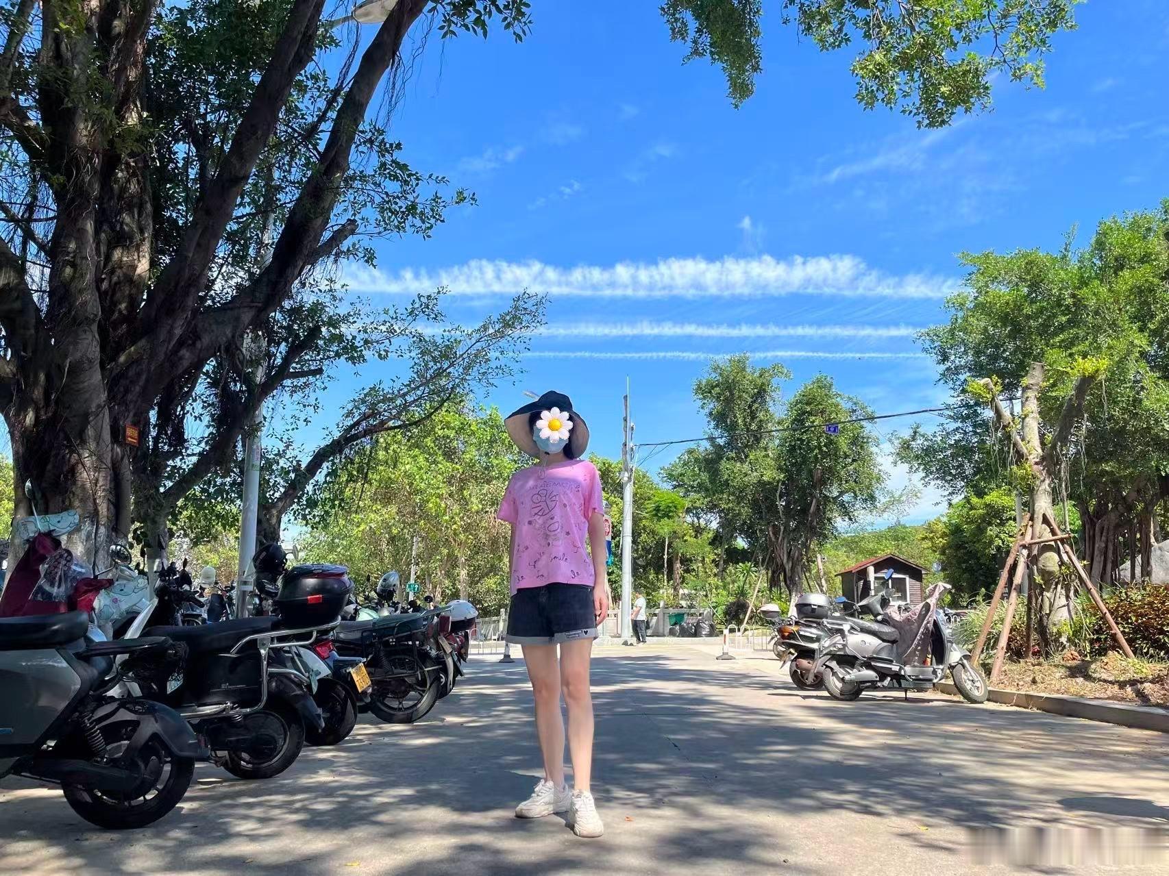 没什么好更新的。放一张照片，你们夸夸我吧。 顺便帮我卜一卦。 看看以后能不能遇得