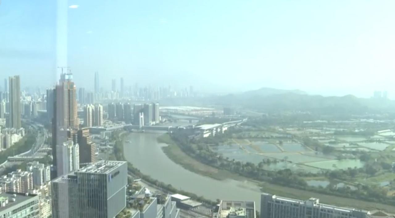 智造赋能城市蝶变，产业升级焕发蓬勃生机。智能车间内机械臂精准舞动，自动化生产线高