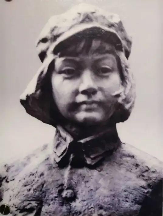 1929年，朱德正和妻子休息时，突然十几个敌兵破门而入，大喊：“朱德在哪里！”危