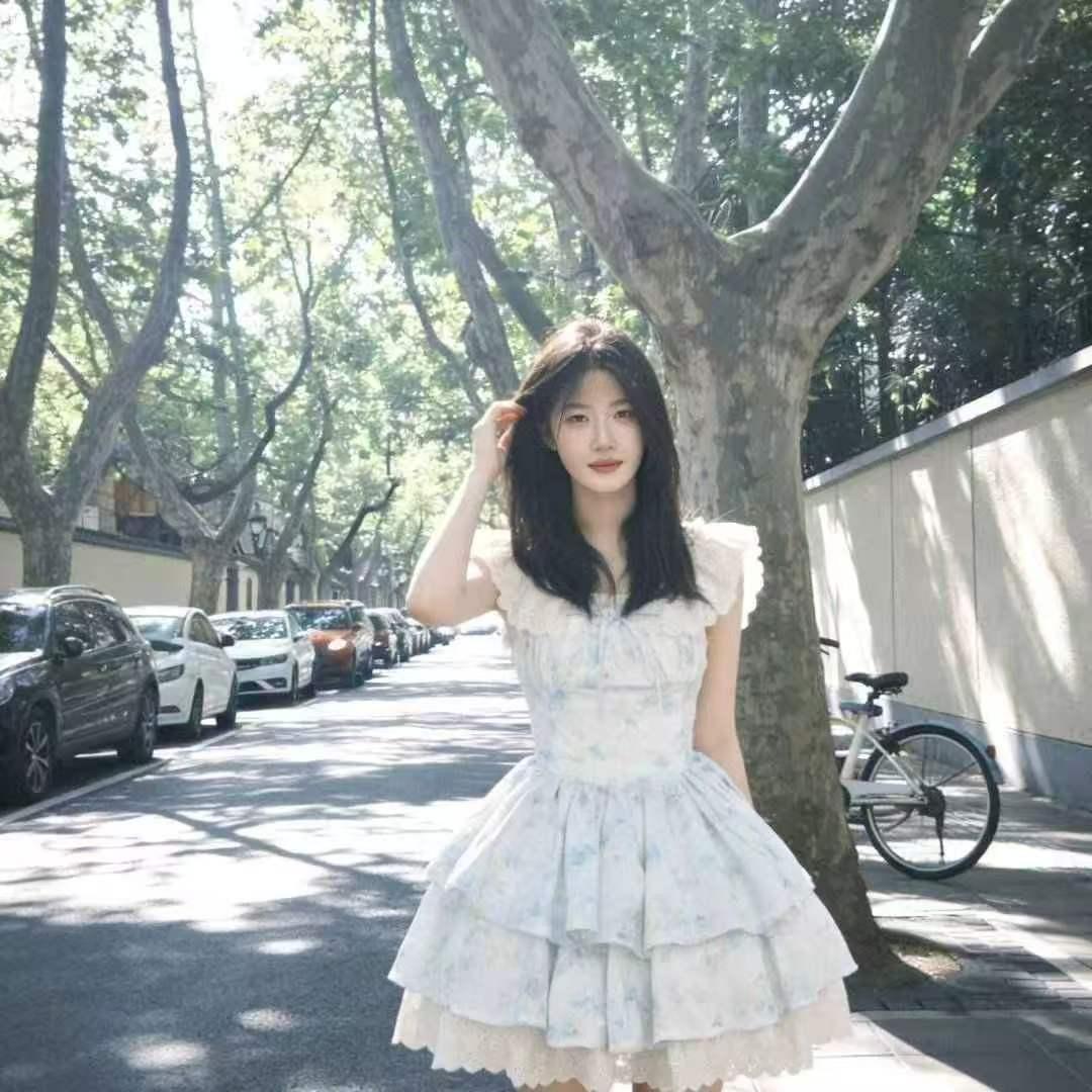是她