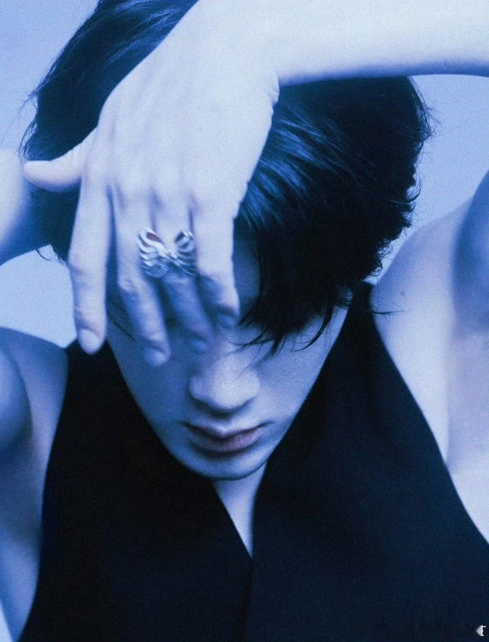 檀健次星光大赏造型图檀健次星光大赏无袖造型檀健次星光大赏图来啦，建议就穿这个无袖