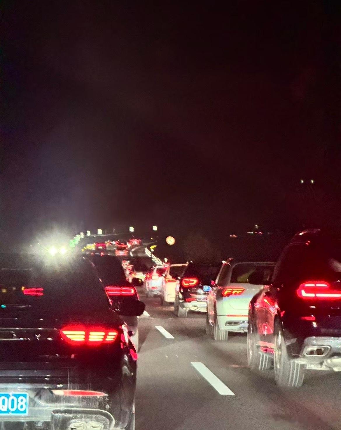 春节父母期盼的是老己平安归家哈哈😃是谁还堵在路上，是我啊🤡今天还能到家吗 