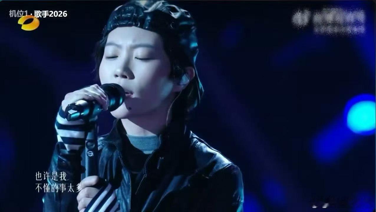 歌手直播窦靖童把窦颖摇来了给窦靖童唱和声的是窦颖 兼具情怀与实力的舞台诞生，窦靖