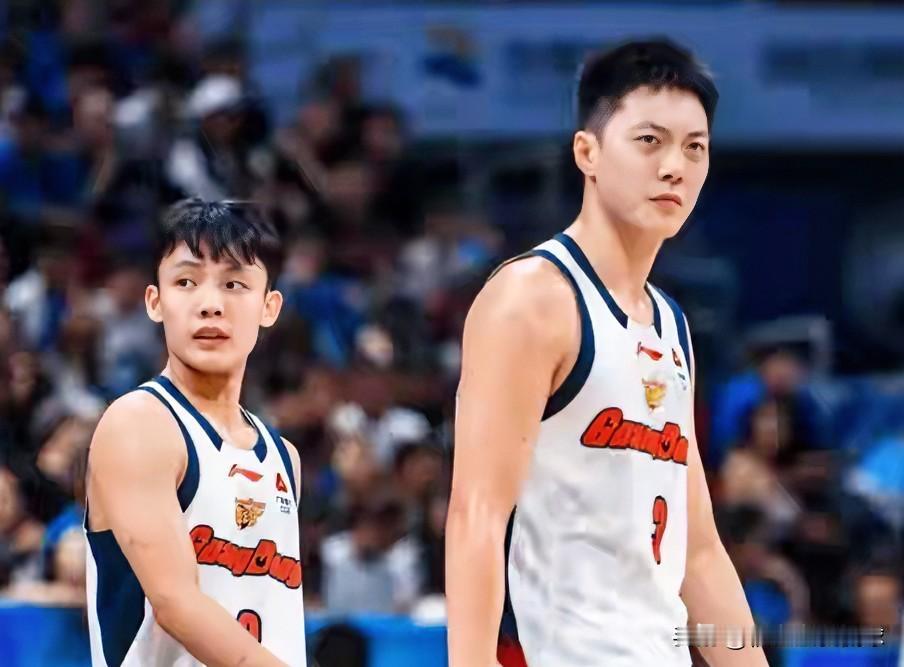 徐杰：胡队，你这是拼尽最后一颗子弹，曾经的MVP，那个澳大利亚轩又回来了？？？