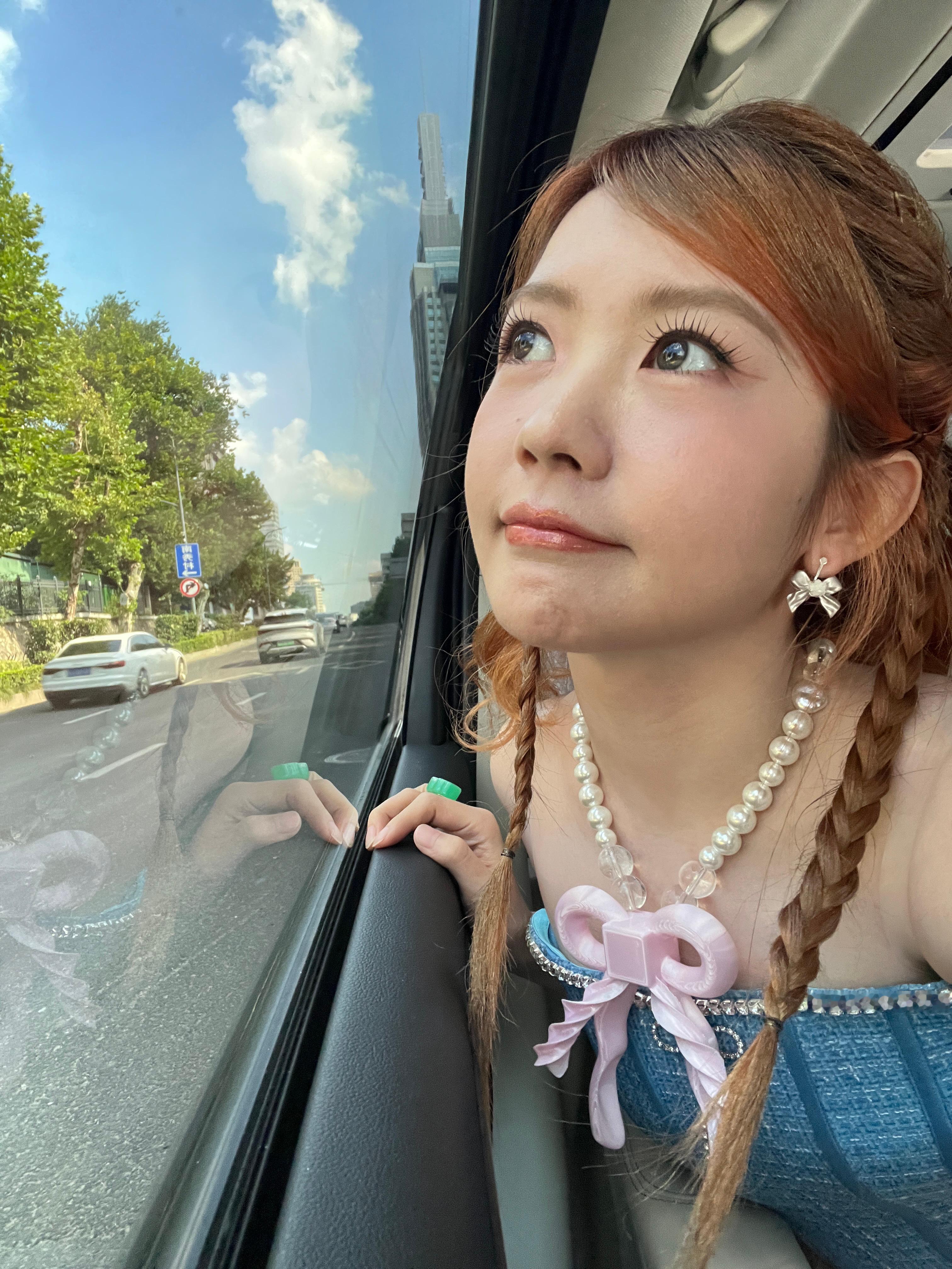 赖美云[超话]  不如做只快乐的小鸭子～别跟丢妈妈掉进井里🐤77叭叭儿打歌20