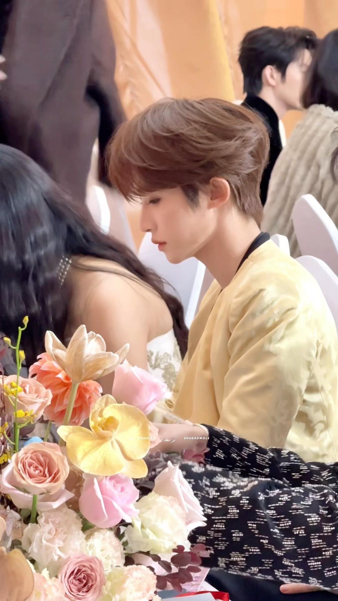 所有人来看刘宇这个神一样侧脸[点赞] ​​​