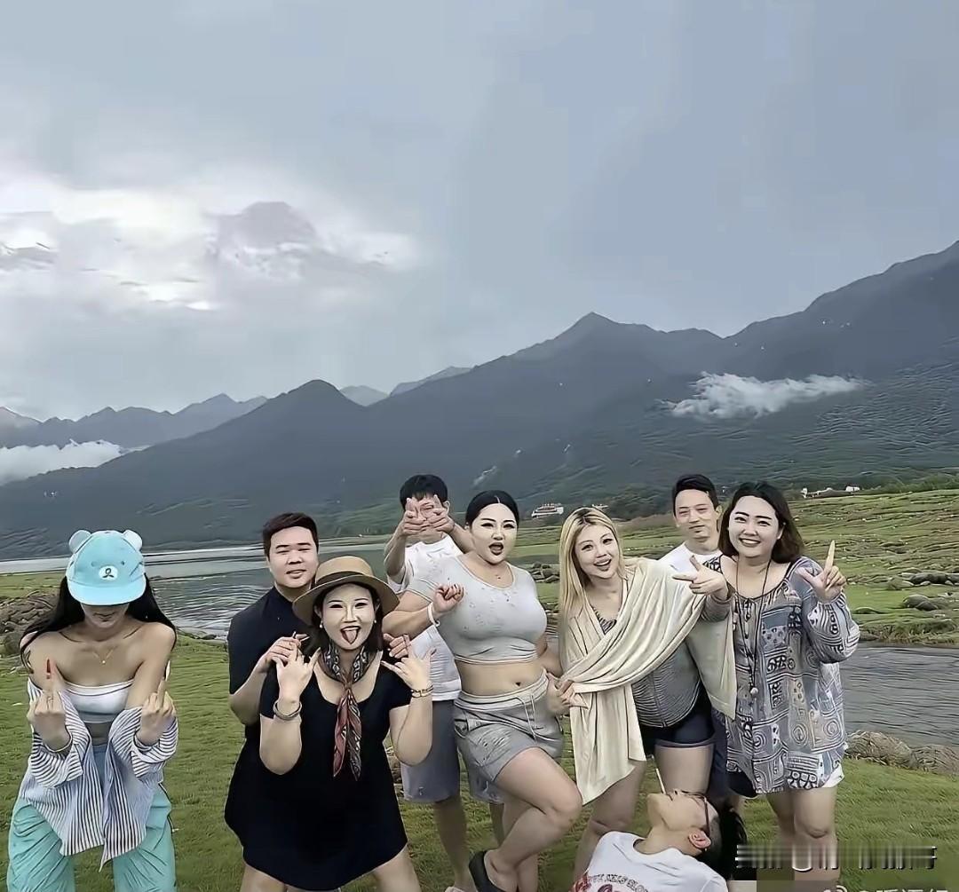 你觉得这是公司团建，还是旅游搭子搞活动？