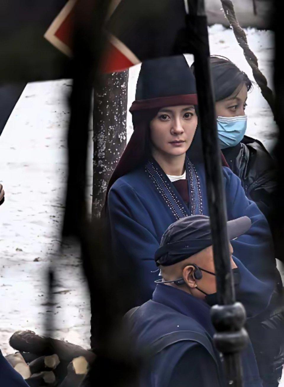 杨幂新剧真的是豁出去了！这妆造素的一批！没有更素只有最素！这是一点底妆都不给化啊