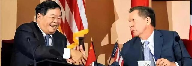 十年前，也就是2016年玻璃大王曹德旺在一次公开演讲中透露，中国制造业税负太重，
