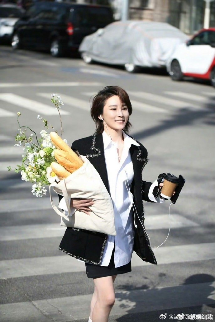 谢楠放我们出去 从热闹寒暄到疲惫沉默，谢楠真实反应太戳人，只想好好休息备战初舞台