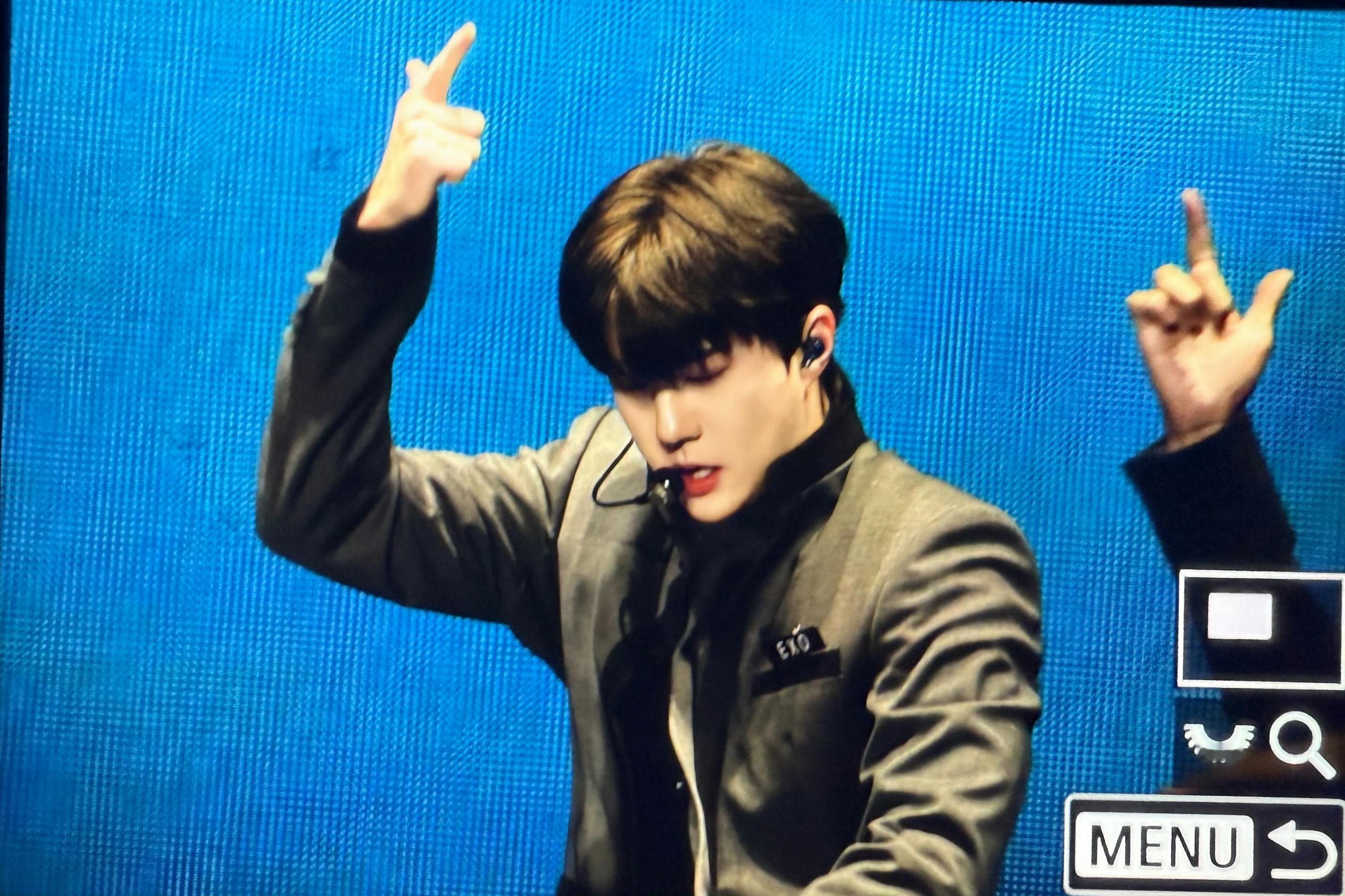 果然吴世勋更适合露额头大背头啊！完全的T区帝王