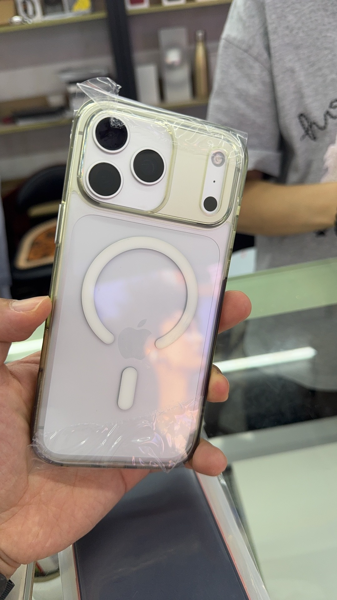 囤iPhoneDuo的天塌了没事，我买了新的[doge]现在入手17p正合适！ 