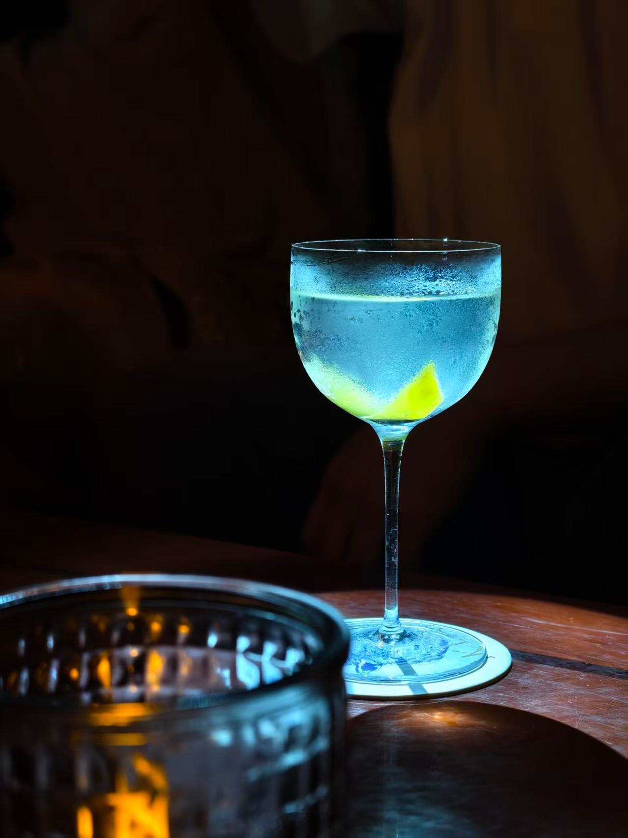 生活手记  深夜下班后，去微醺一下！ ​​​