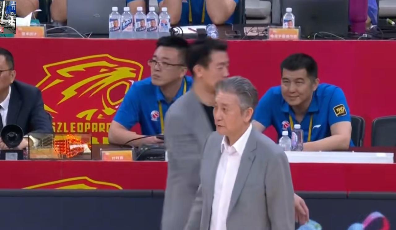 广东宏远要换帅？新帅竟然是他，胡明轩，徐杰的春天来了！！！
近日，据透露，杜峰在
