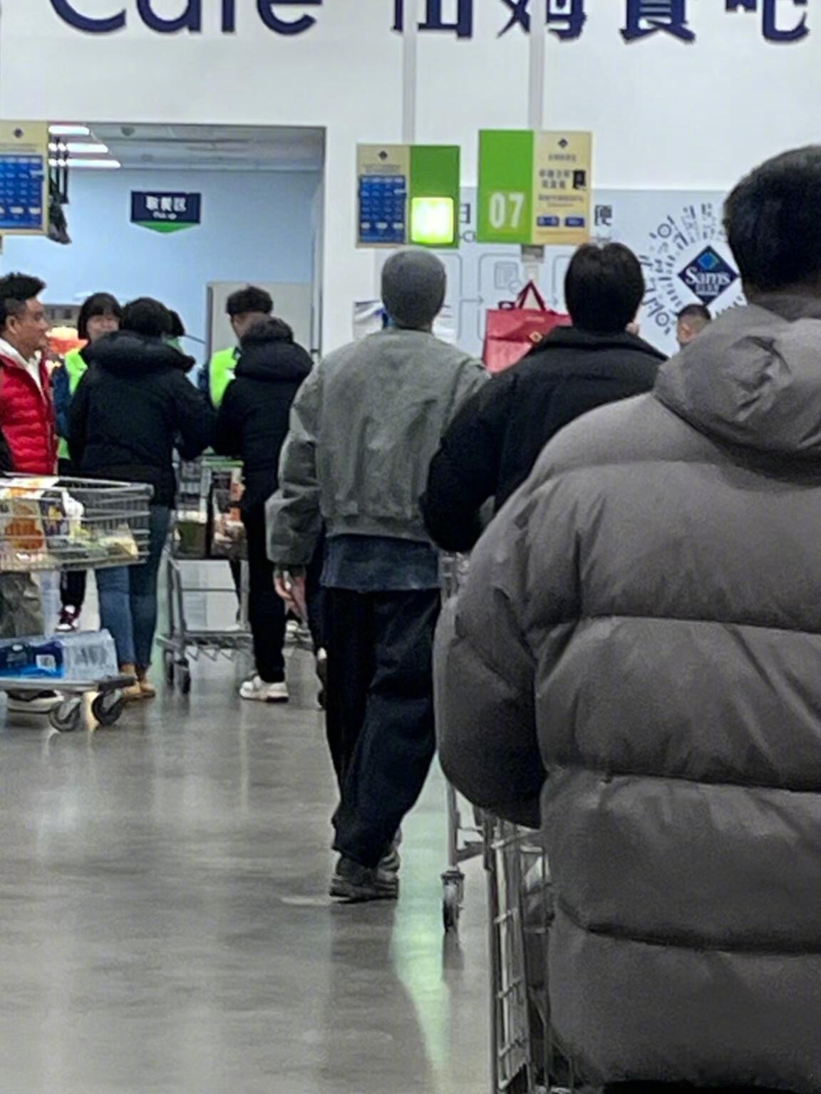 网友山姆偶遇宋威龙，喜欢生活感的龙龙