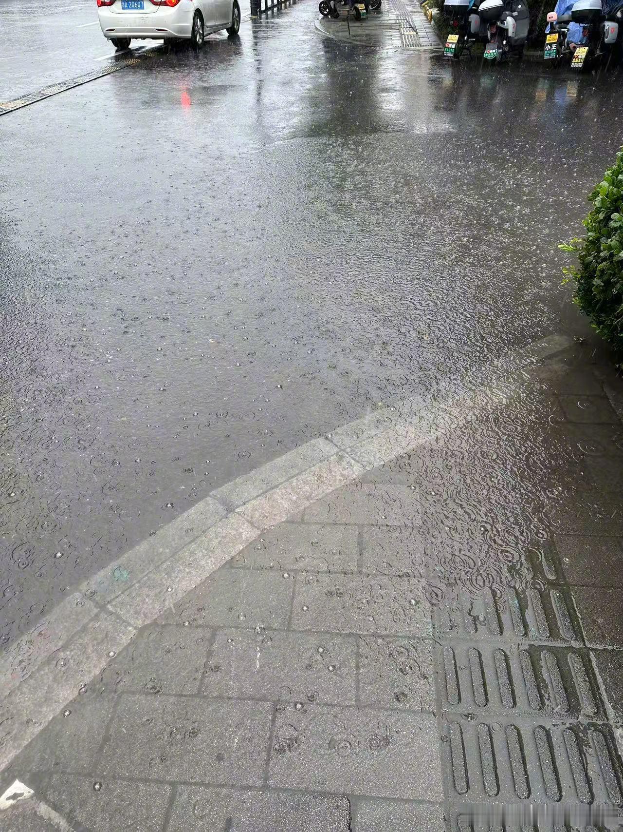 连绵阴雨天会影响维D合成雨下得我都快忘了太阳长啥样了，查资料发现连续下雨会让维 