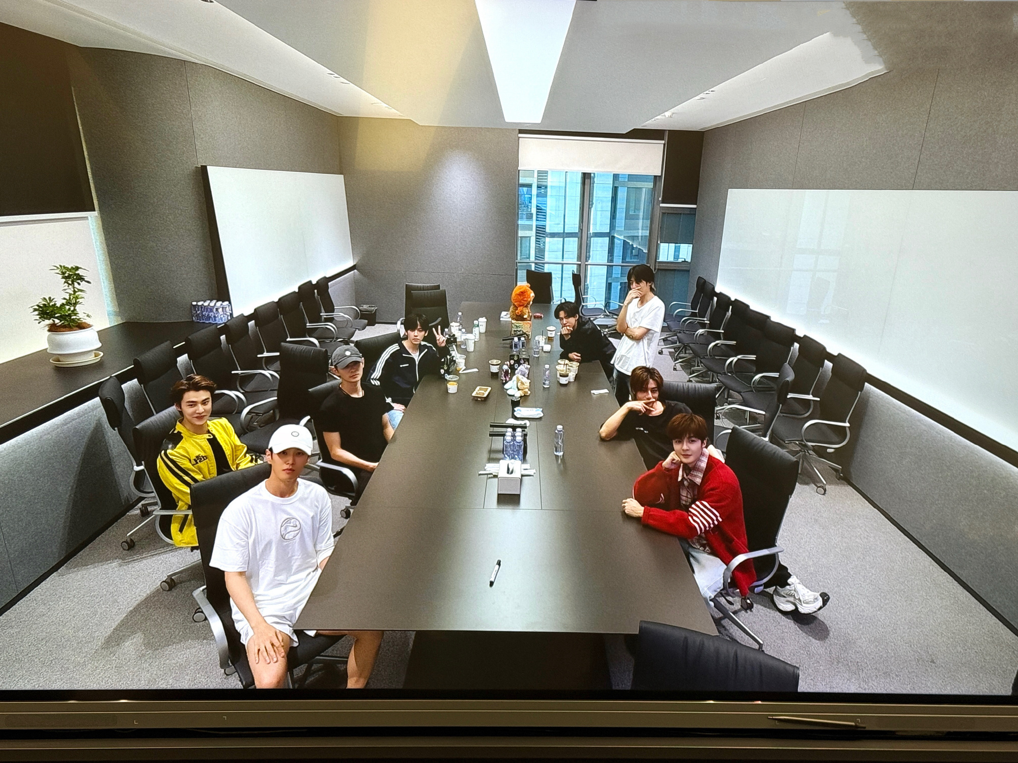 UNINE成员聚会照 谁还记得UNINE组合，李汶翰发的，这是搞啥新动作吗[震惊