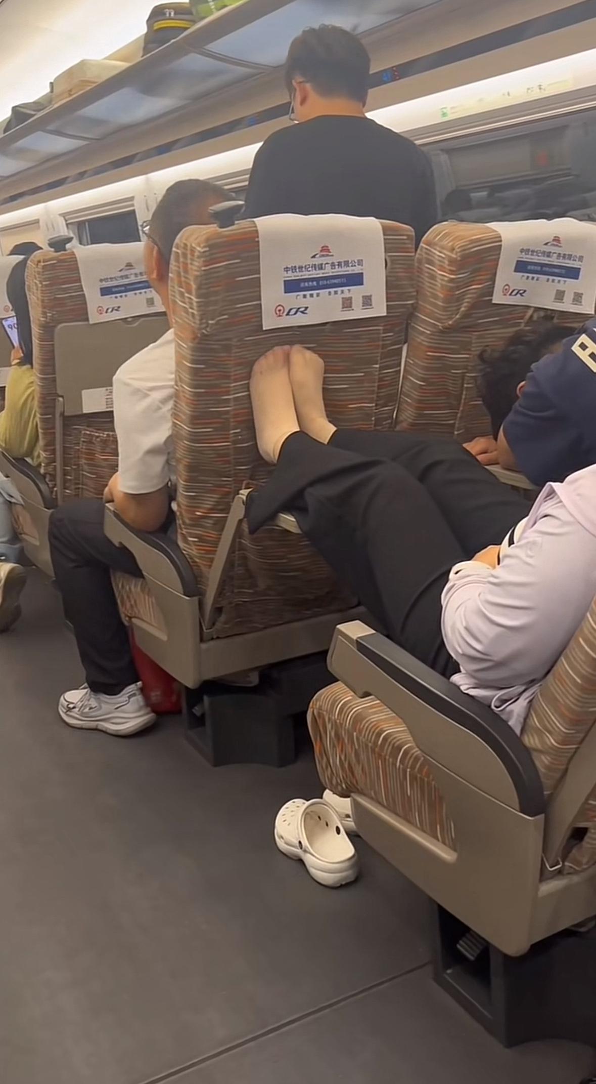 高铁遇到这种人你会怎么做？