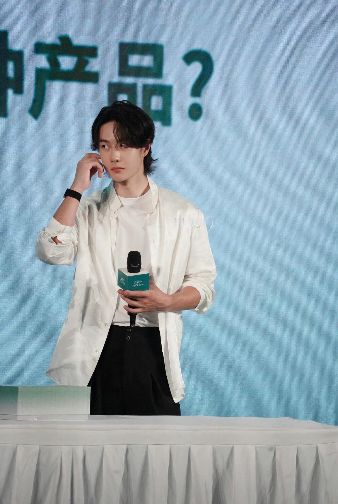 王一博今日百雀羚见面会直播生图[色] ​​​