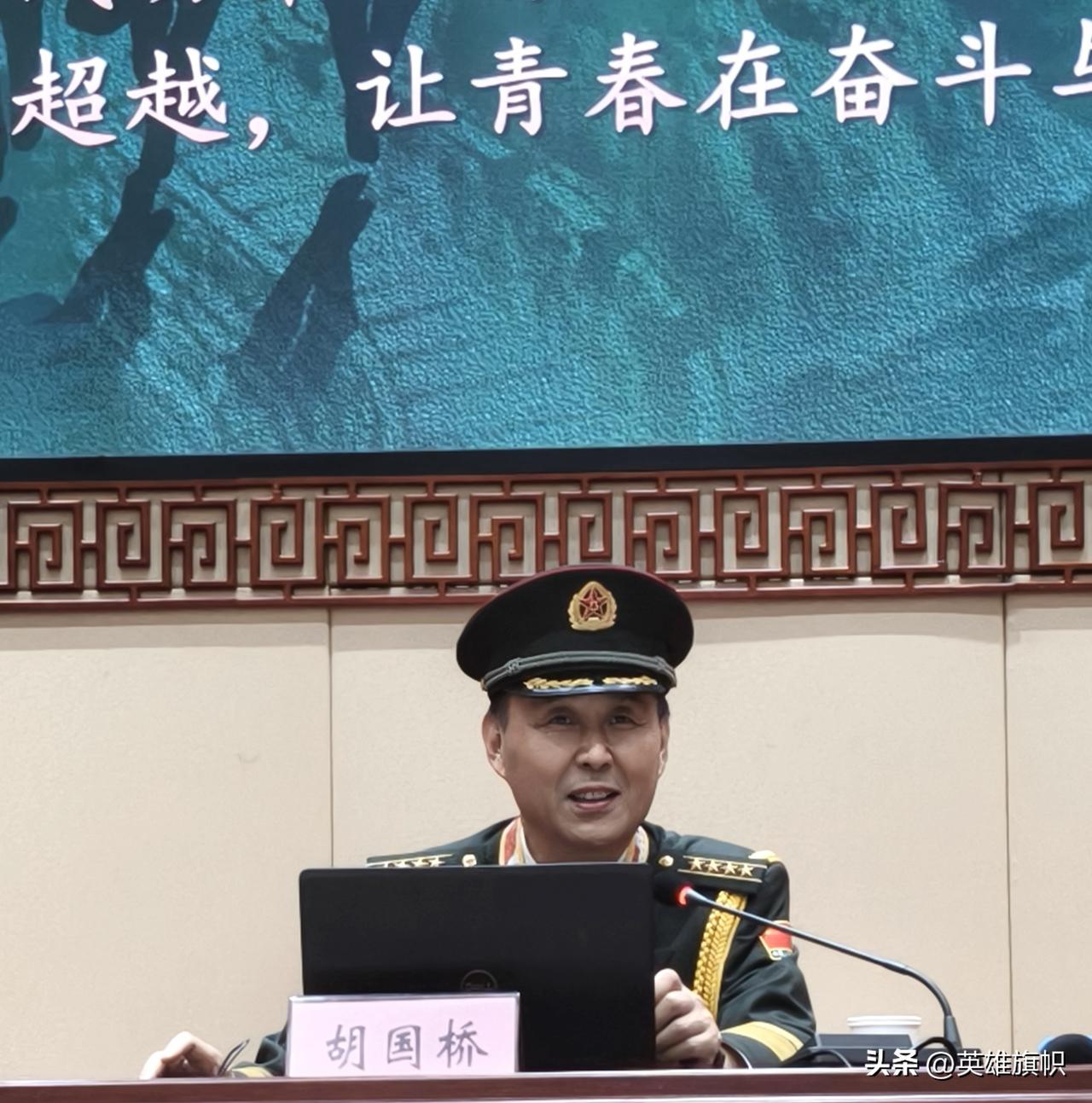 参战老兵走进大学校园，弘扬英雄精神，为青年树立爱国奋斗的榜样。2026年6月10