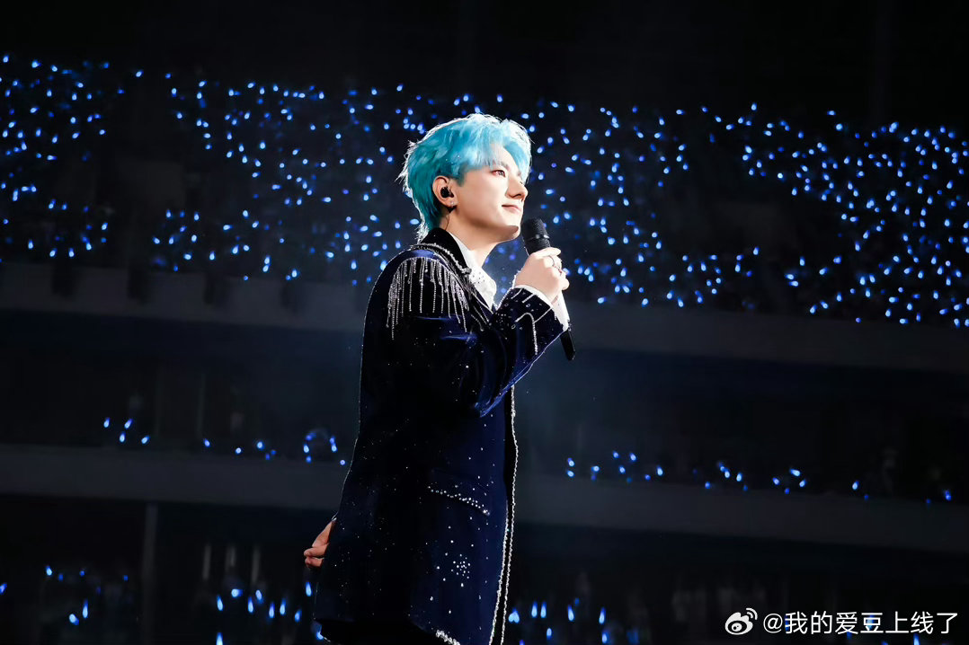海来阿木告别成都演唱会海来阿木晒照告别成都演唱会与本轮成都演唱会正式告别，海来阿