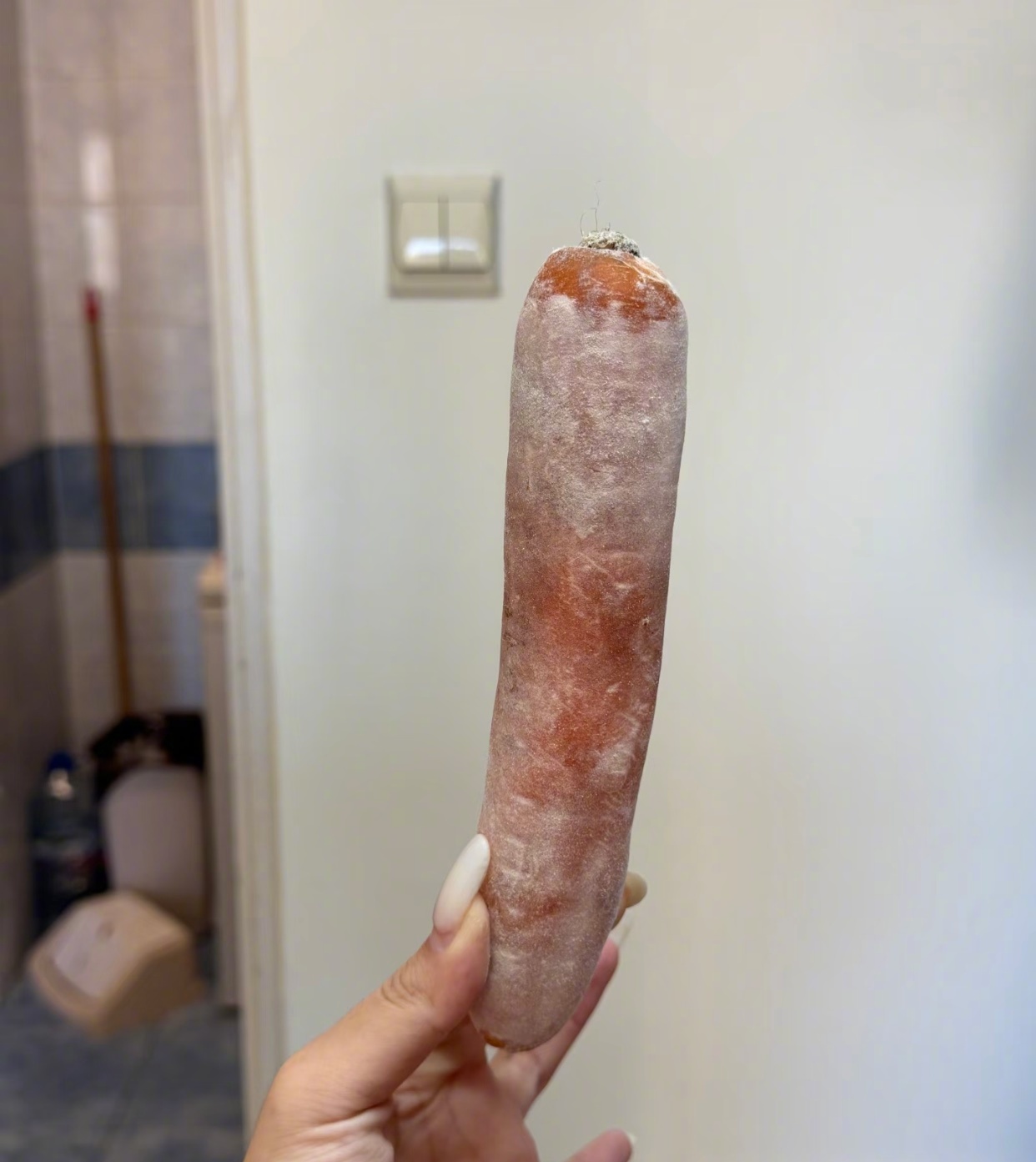当没有擀面杖的留学生想包饺子任何圆柱体的东西都有可能成为擀面杖[doge]校园热