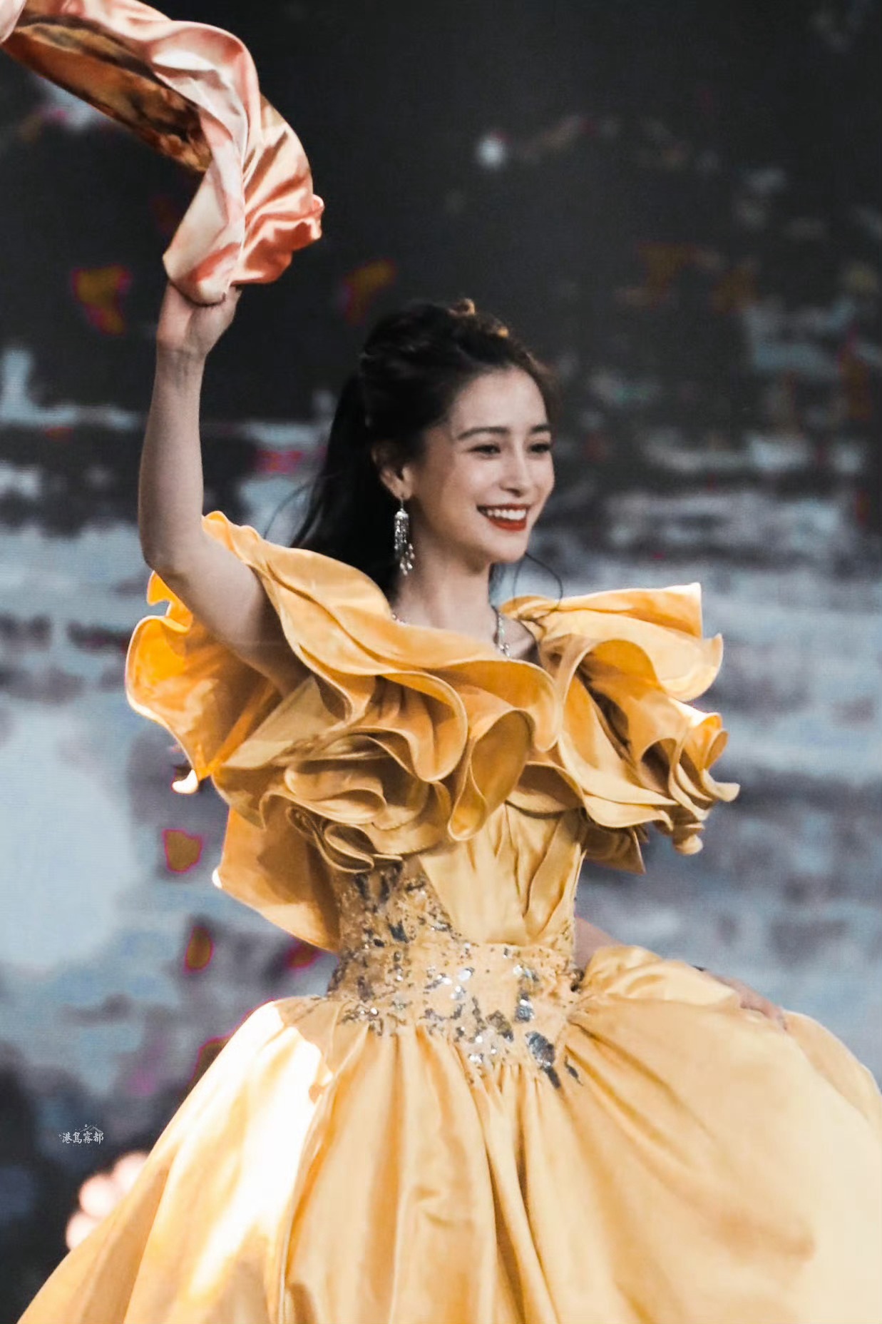 angelababy angelababy 只要来日可期，今天就值得欣喜。