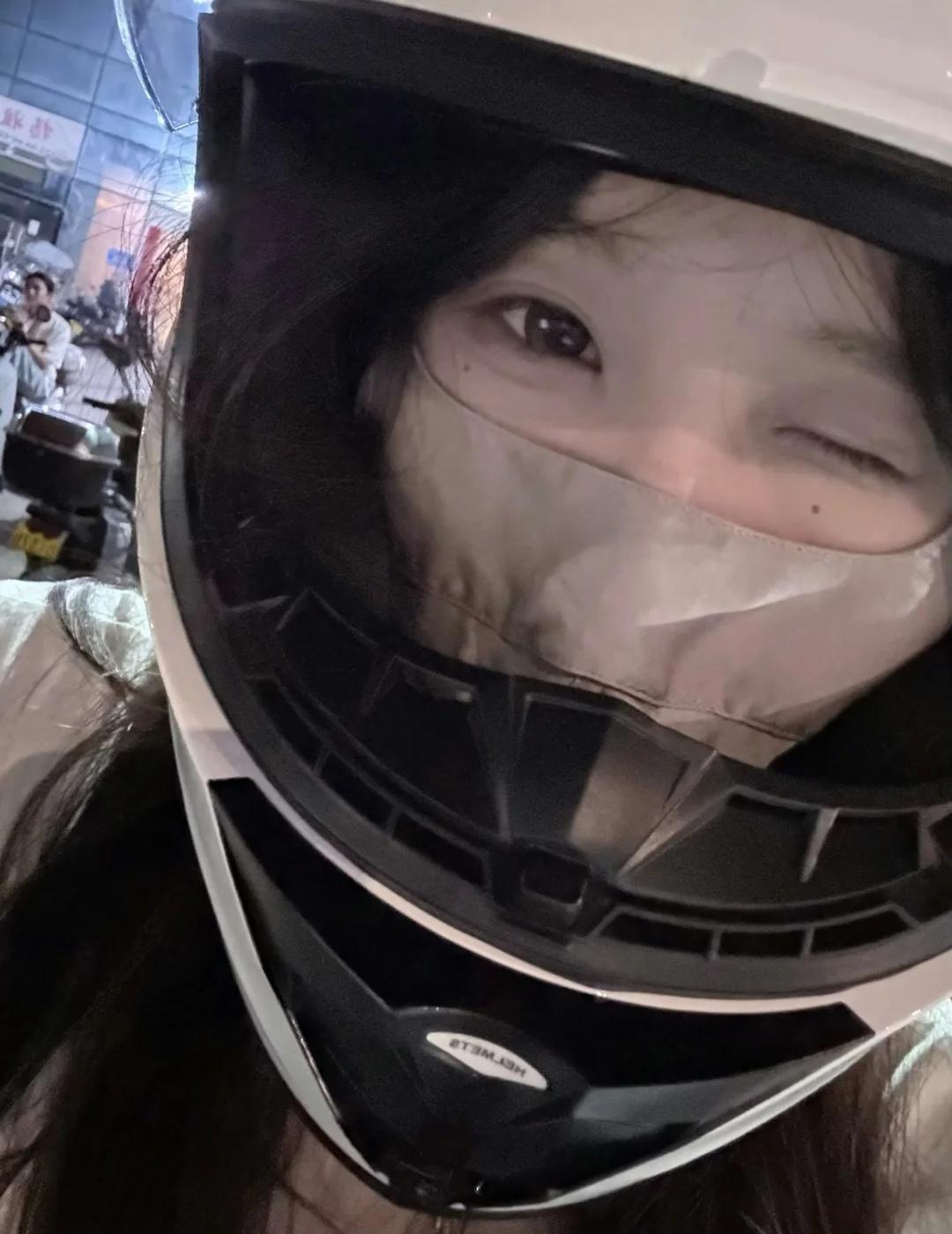 被这顶头盔硬控了！
享受自由骑行 感受风与自由