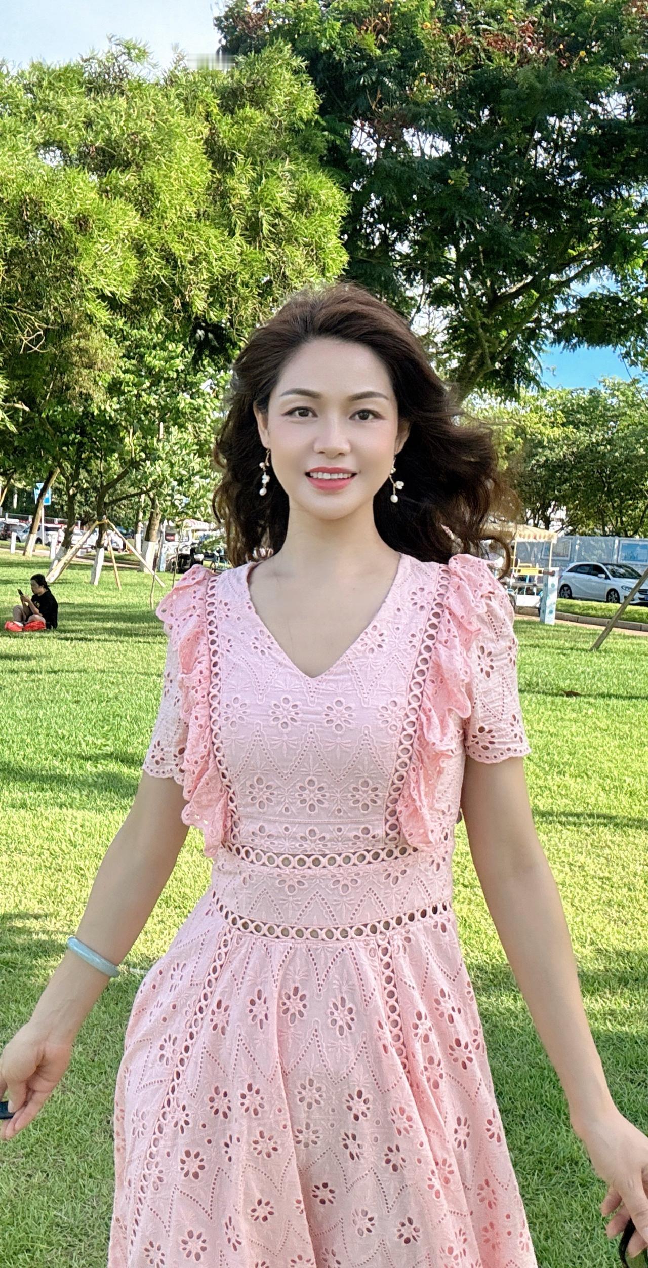 不知不觉八月走到尾声，和八月温柔的告别，怀揣一份从容，奔赴崭新的九月。八月再见！