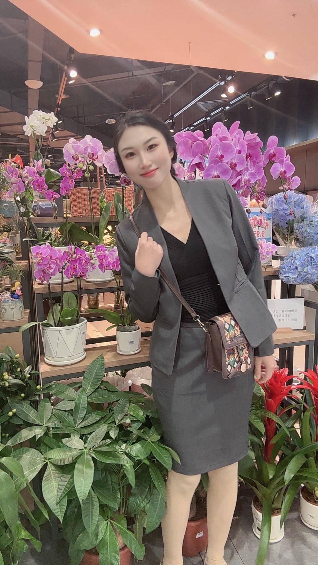 要是这辈子没等到契合的、没遇上用心的、也碰不见坚定选择我的人，那我就独自精彩着过