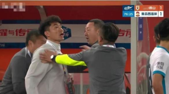 郑智处罚结果曝光！中足联一纸罚单落下，青岛西海岸主教练郑智因辱骂裁判，被处以禁止