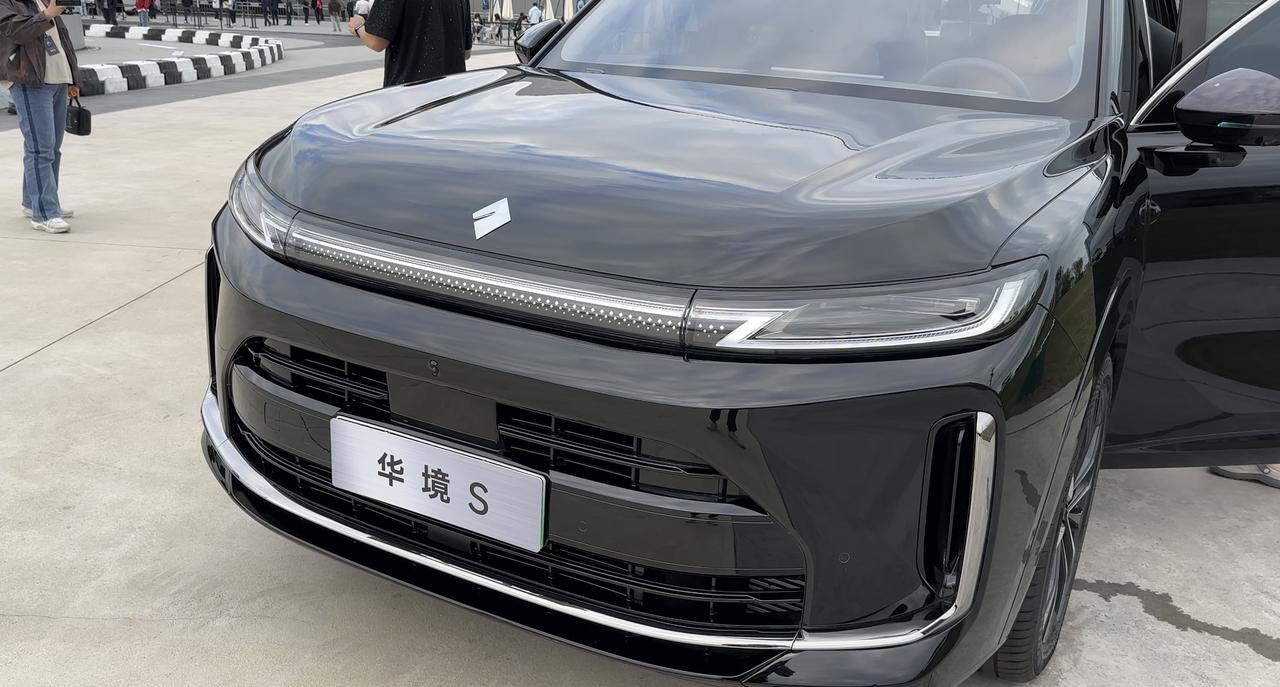 华境s从外观到内饰用料，还有各种配置配套，真没得说，什么激光雷达鸿蒙座舱ads宁