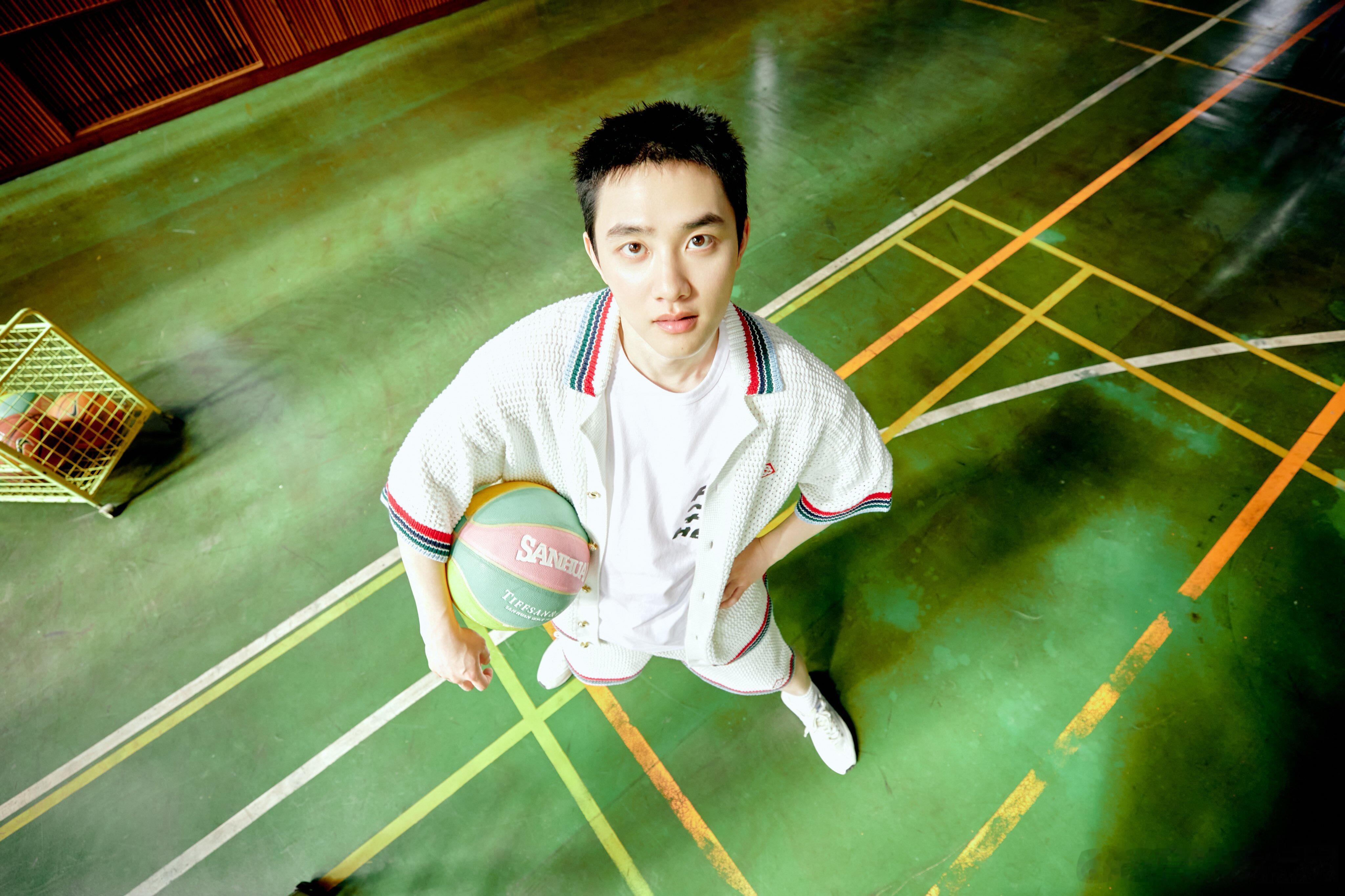 EXO初雪解冻中너를 만나면 눈물 차올라 这句出来眼泪比雪落得还快[淡淡的] 