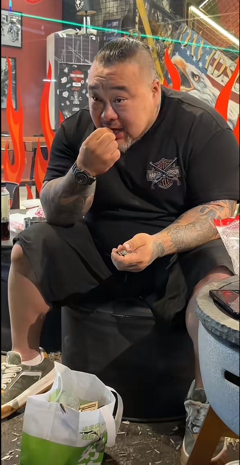 这就是北京京爷老岳，已婚，没有孩子，当年国内力量举圈公认的头号大力气，也是真正把