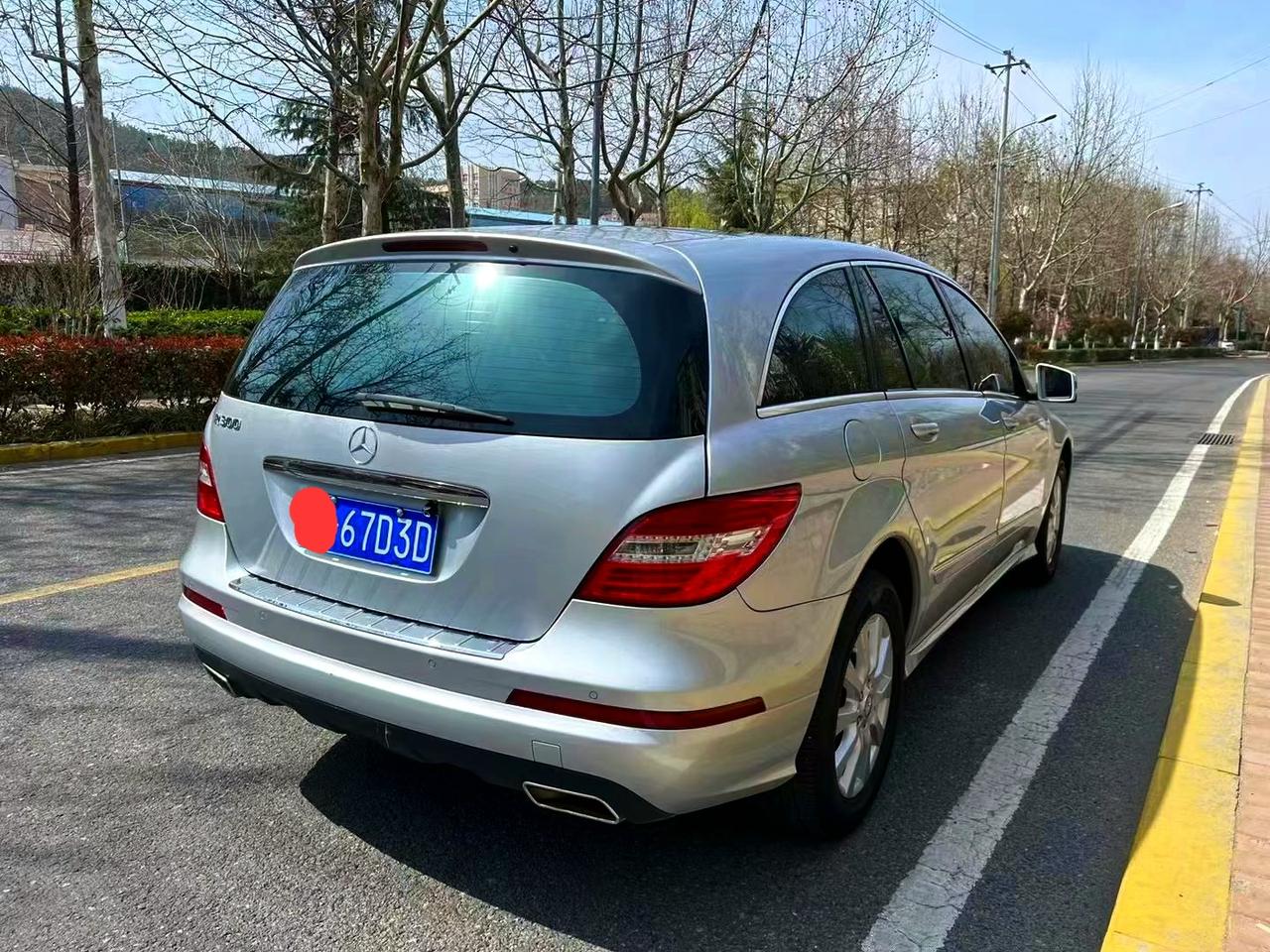 这是我曾经最想买的车。08款奔驰r class但是有他的时候，我当时没有能力。我