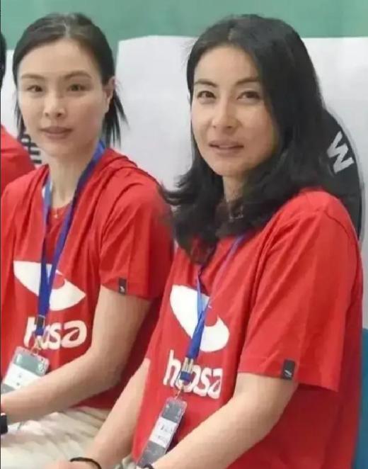 有一次吴敏霞在香港忙工作，郭晶晶打算帮她和小叔子霍启山牵根线，就打电话告诉她，启