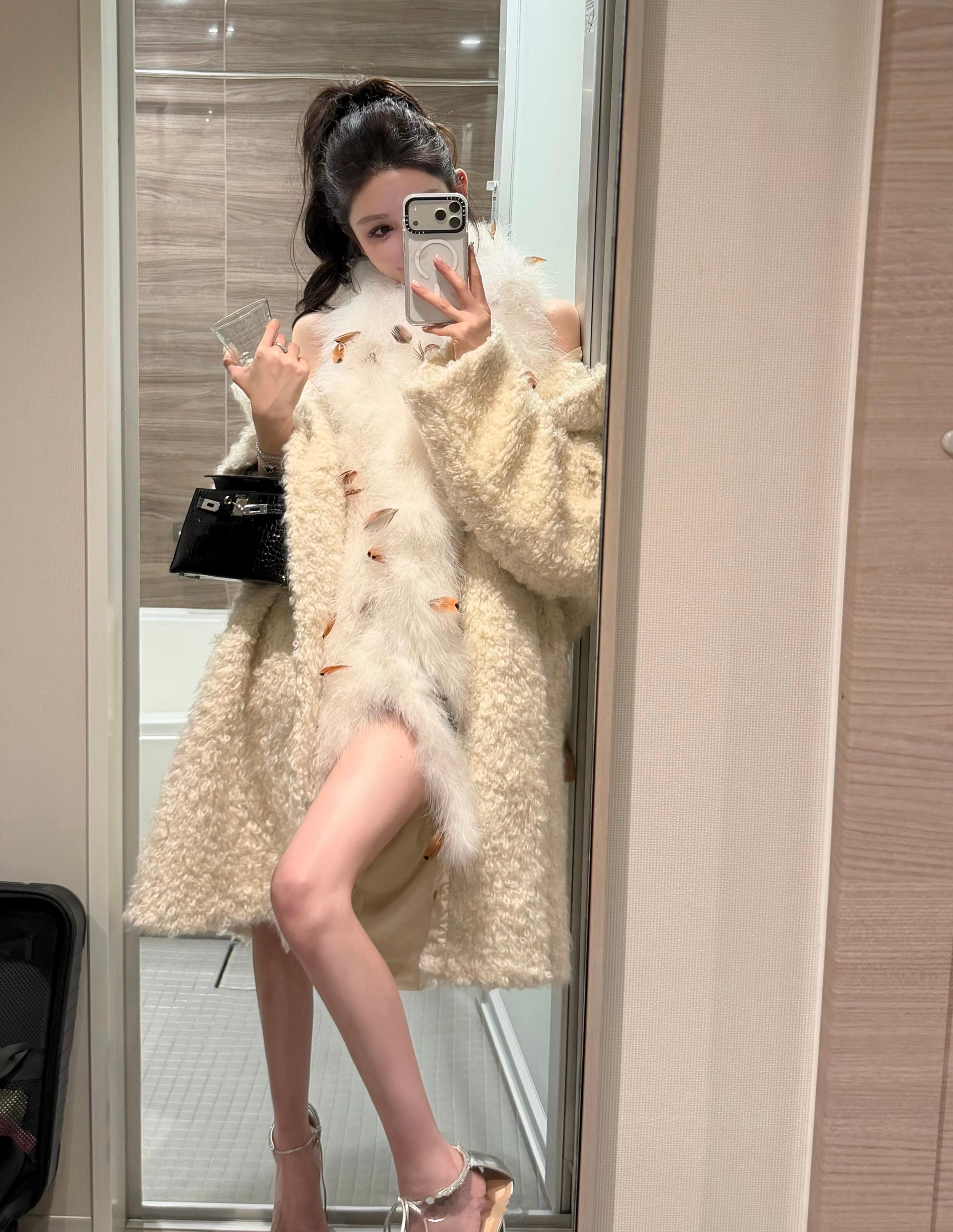 富人新标识：最新款Pro Max版iPhone戴casetify手机壳！ ​​​