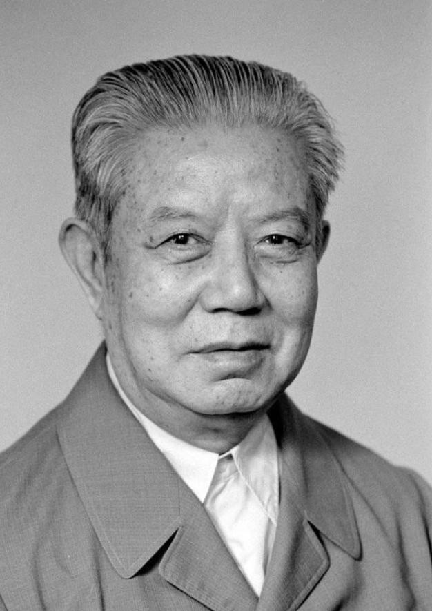 1969年10月，红旗杂志副主编邓力群接到通知，下放到石家庄市潺沱河附近一个叫北