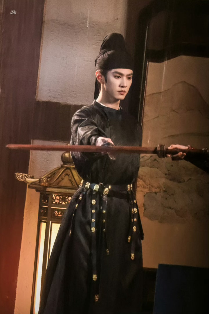 陈哲远新剧演少年帝王好绝陈哲远英寡人设 《御廷谣》里的英寡，年轻有手段胸有山河，
