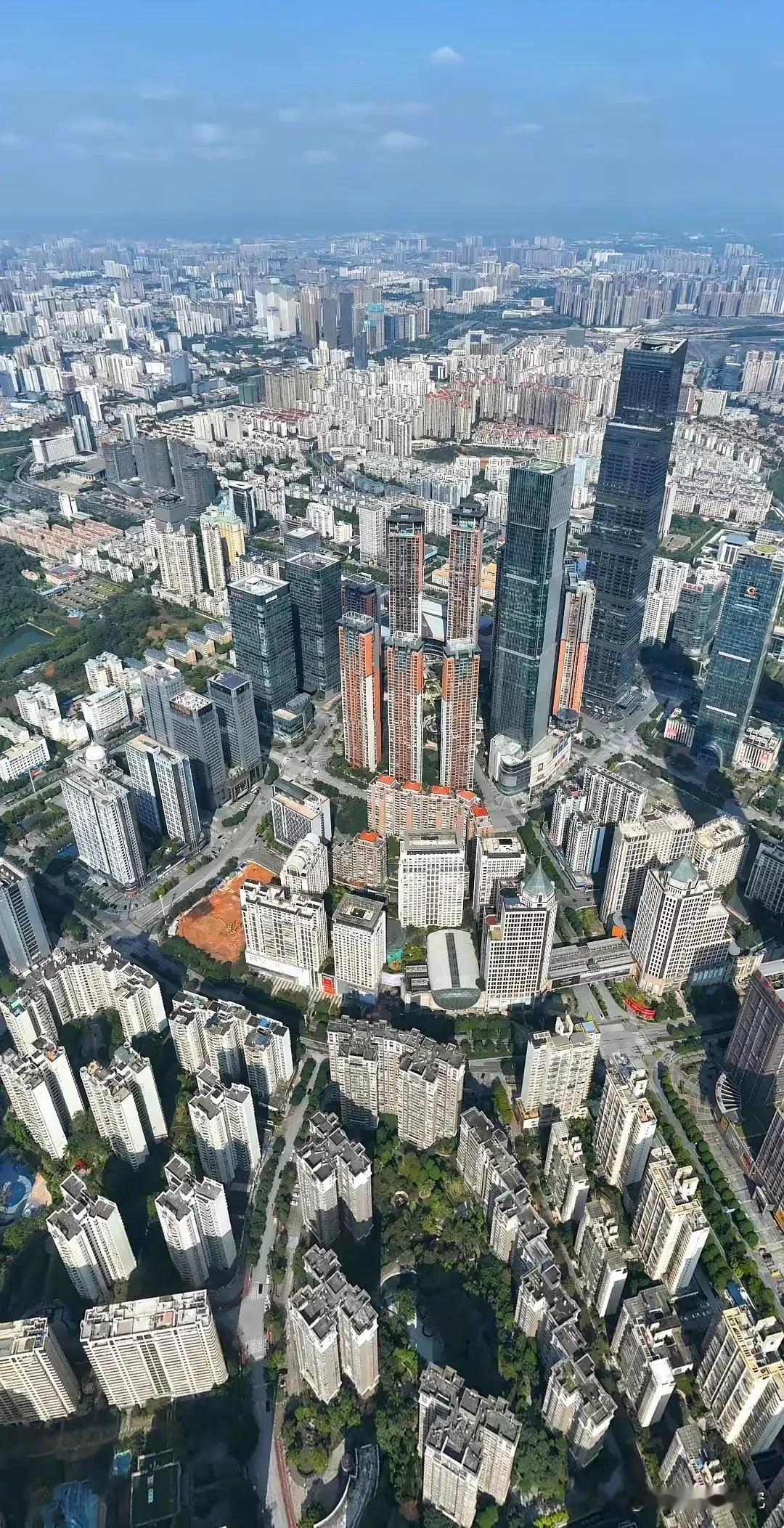 广西南宁与印尼首都雅加达城建谁更胜一筹呢？南宁属于广西的省会城市，而雅加达属于印