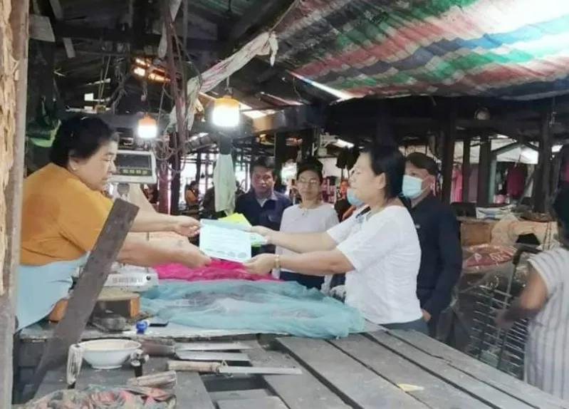 缅甸卫生部消息，近期，仰光省内各个镇区正在给一岁以上的儿童发放口服霍乱疫苗（OC