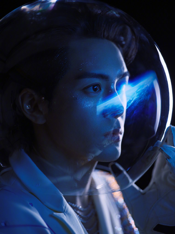 地球跨年已经满足不了曾舜晞了  曾舜晞地球跨年完全不够看，直接解锁太空跨年新玩法