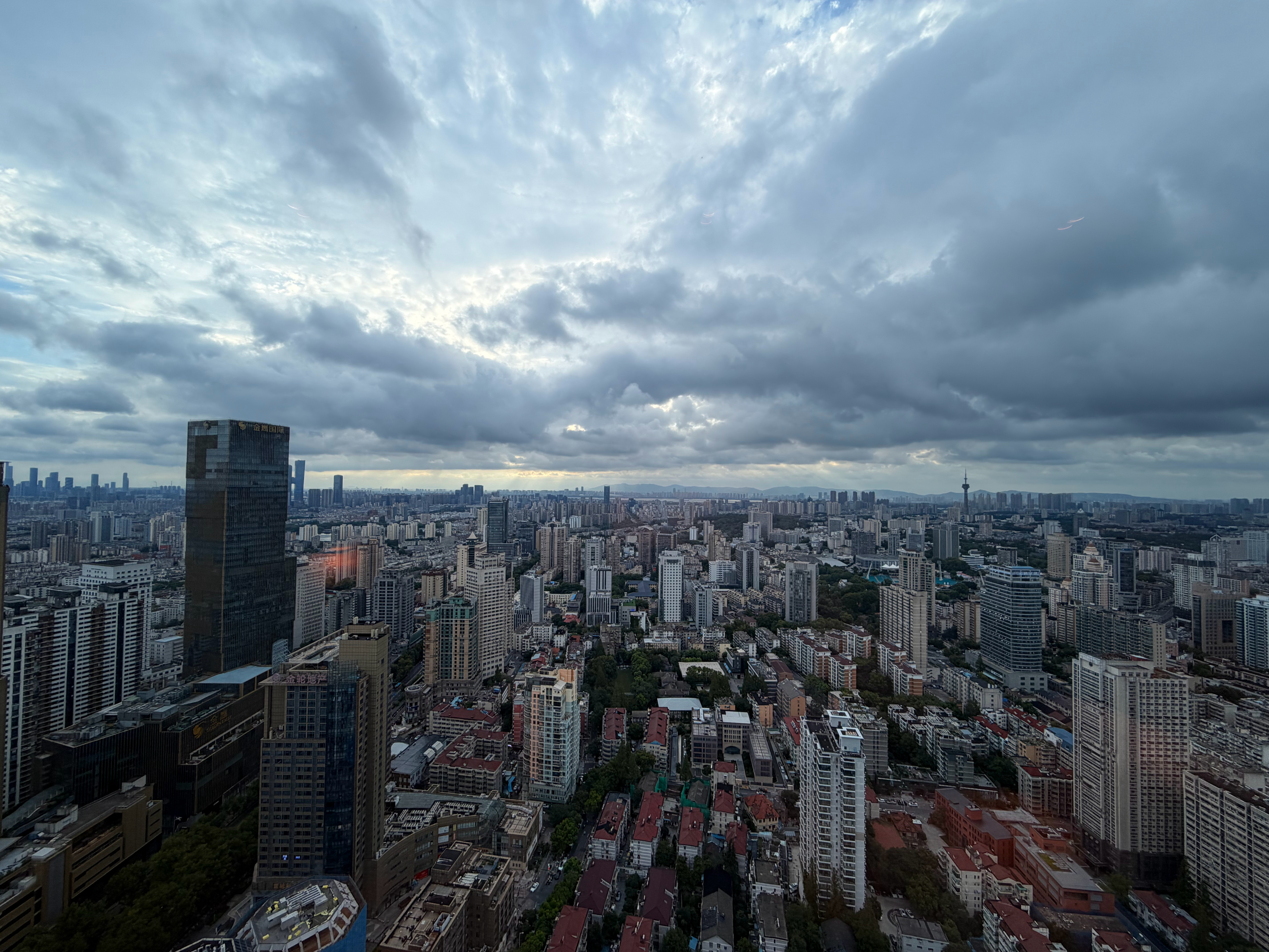 车评人小吕秋晨大婚吕哥给安排的这酒店行[嘻嘻]  ​​​