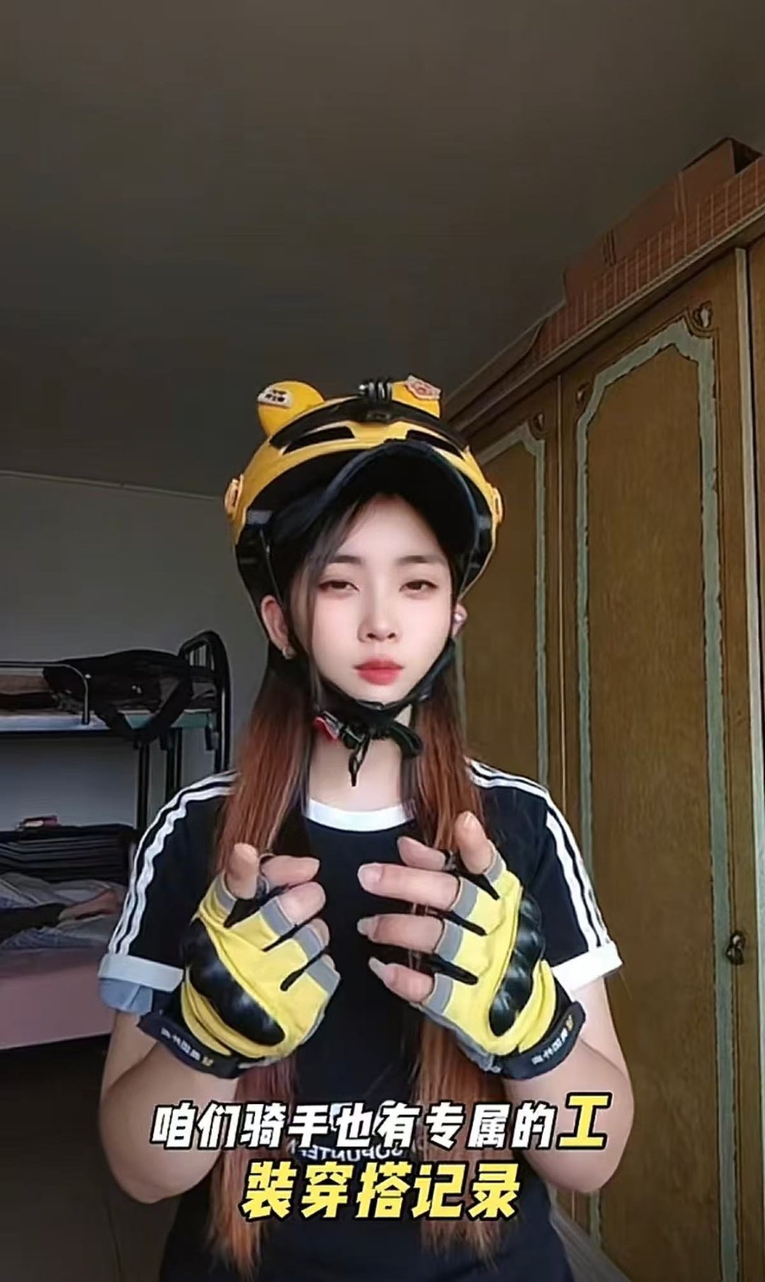 27333条需求织成骑手新衣服整合海量骑手日常使用反馈优化工装细节，摒弃繁杂印花