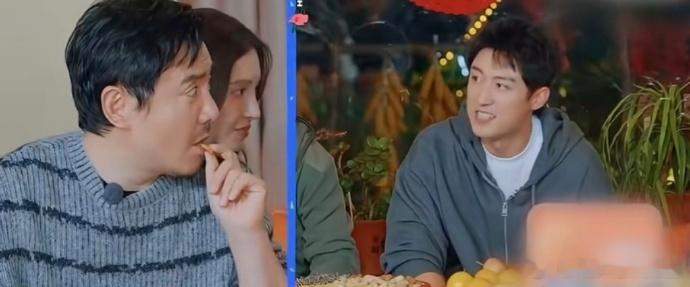 黄景瑜的虎牙不仅是颜值加分项，还能当工具用来开榛子，真是吃货的梦想！不过还是小心