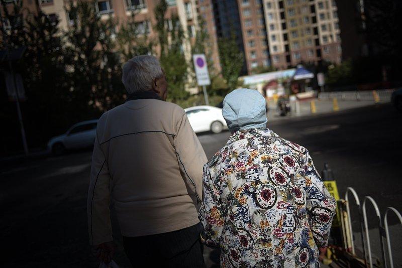 独生子女的父母啊，晚年都在想什么
之前总以为他们盼着孩子多回家陪自己，真跟小区里