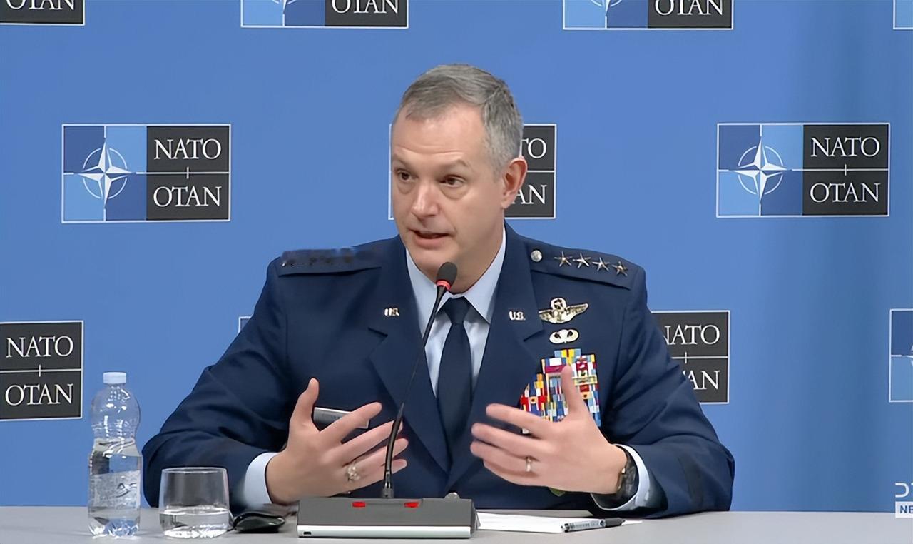 特朗普一句话，77年北约慌了，盟友竟计划取消峰会避着他

成立77年的北约，居然