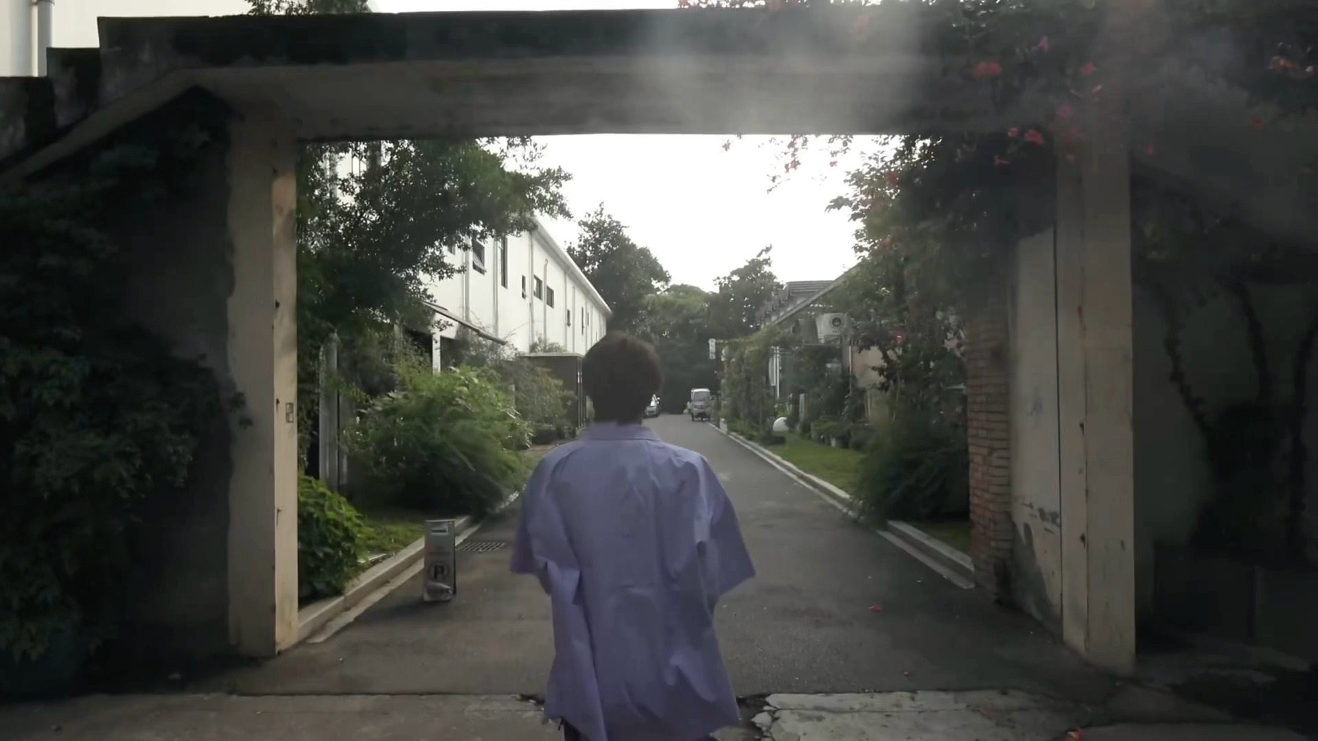 法嘉致富  小述的vlog里出现的几段live 外套的衣服和其他的片段里的不太一