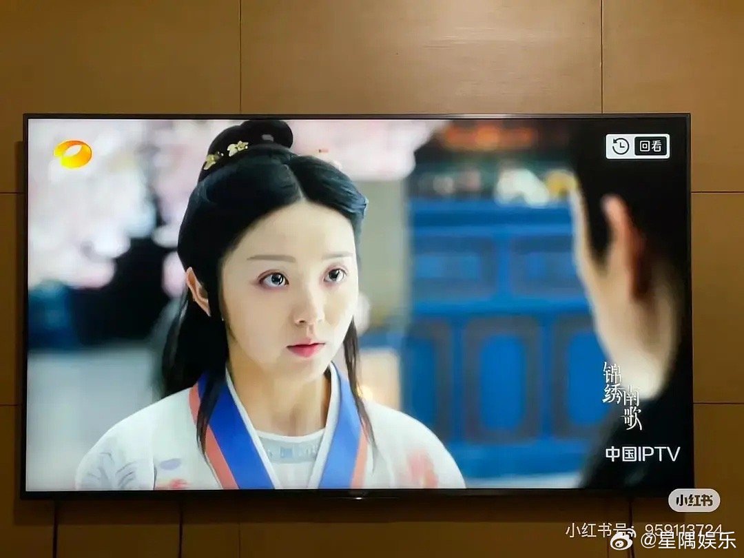 田曦薇没有刘海和邢菲好像啊